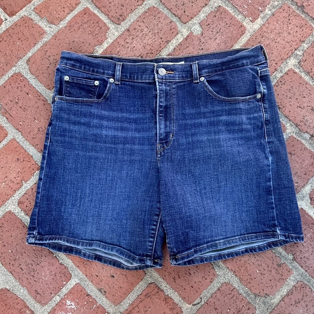 Levi's Classic Jeans Shorts Women’s Blue Denim Shorts Long Zipper Medium Wash 32